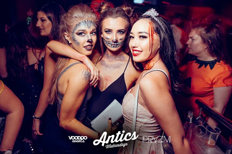 Image may contain: Party, Crowd, Festival, Club, Human, Person, People