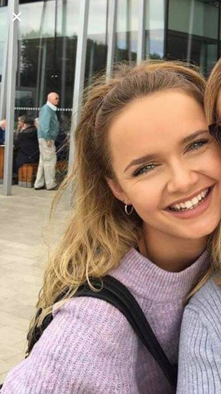 Image may contain: Girl, Female, Dimples, Smile, Face, Person, Human