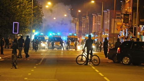 3424555-ph090811riots37_460_259