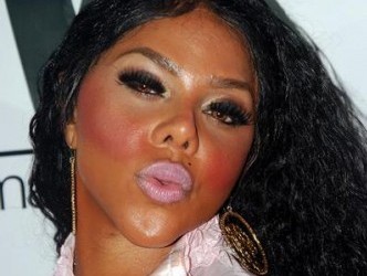 wearing-too-much-makeup-e1310308538263