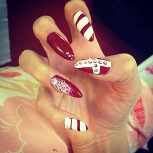 The colours on this festive style can be changed to suit each season. Ideal for showing off your skills.