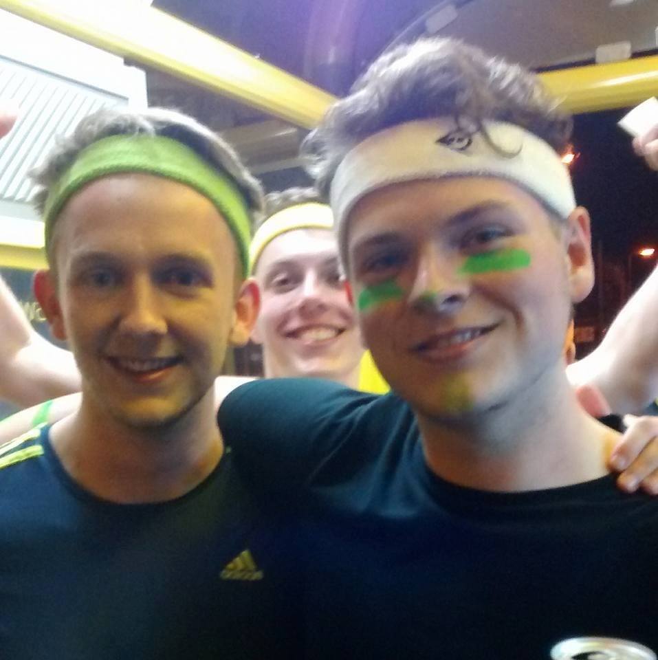 You can never go wrong with a photobomb