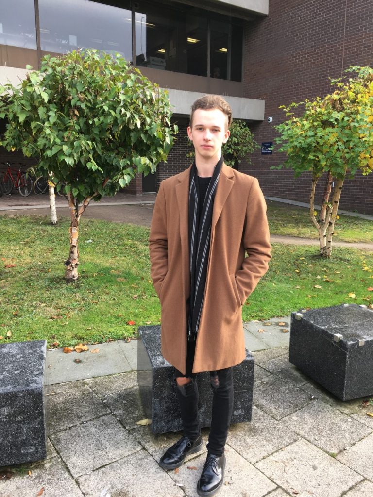 Once again styling a camel wool coat, Anthony gives us the winter look from the indie-bandmember point of view. Black ripped jeans, achieving a rock-look, but toning it down with a stripy scarf, contributing to the 'its nearly Christmas let's wrap up look'!