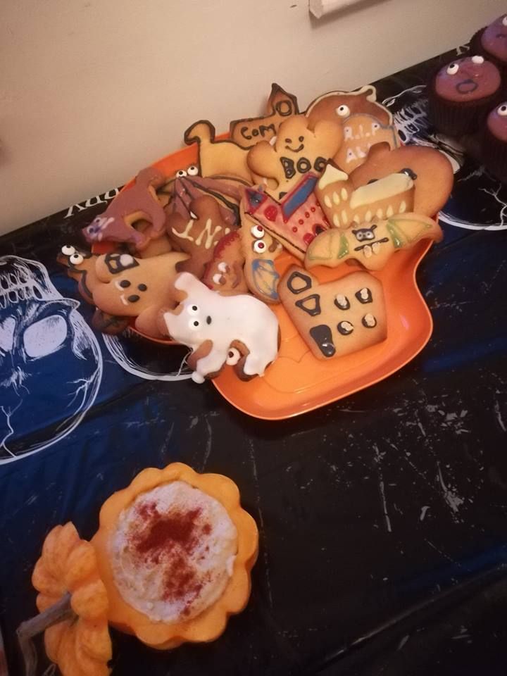 Image may contain: Gingerbread, Food, Cookie, Biscuit, Person, People, Human