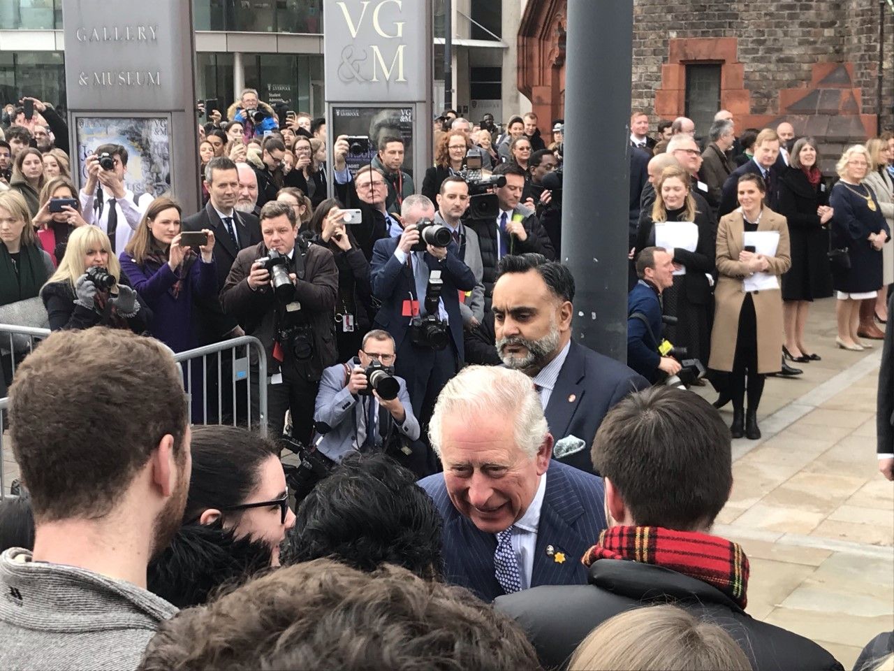 Image may contain: Hair, Attorney, Paparazzi, Crowd, Person, Human
