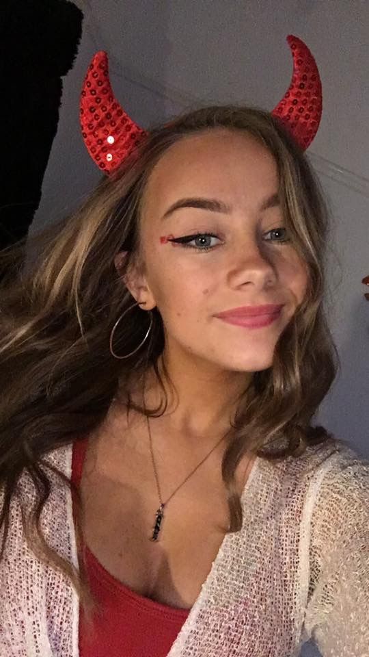 Image may contain: Girl, Selfie, Jewelry, Accessory, Accessories, Photography, Portrait, Photo, Apparel, Clothing, Female, Person, Human, Face