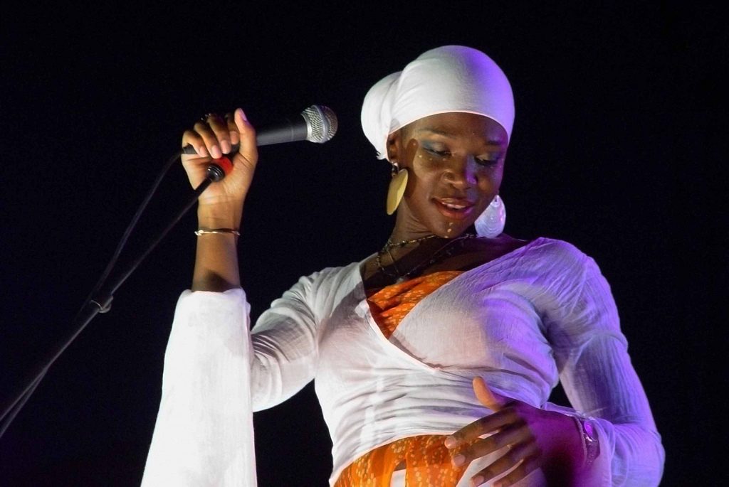india-arie_in_2004_by_chris_hakkens