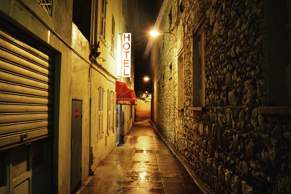 alley-984005_960_720