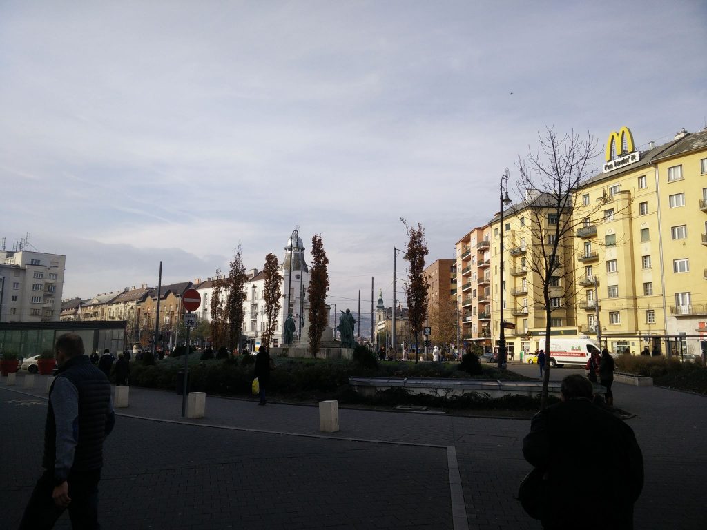 Móricz Zsigmond körtér, terminus of the tram 4-6