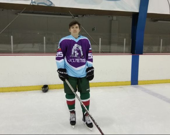 Image may contain: Ice Hockey, Skating, Rink, Ice Skating, Sport, Sports, Team Sport, Team, Hockey, People, Human, Person