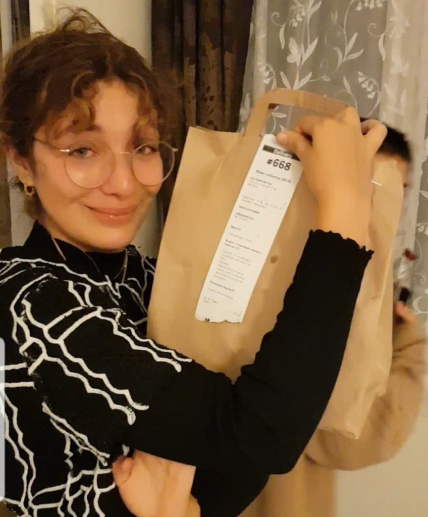 Deliveroo Pose
