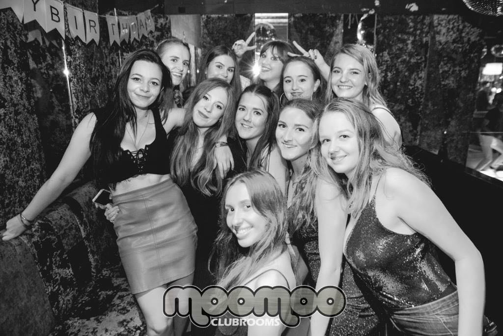 Multiple girls in a club