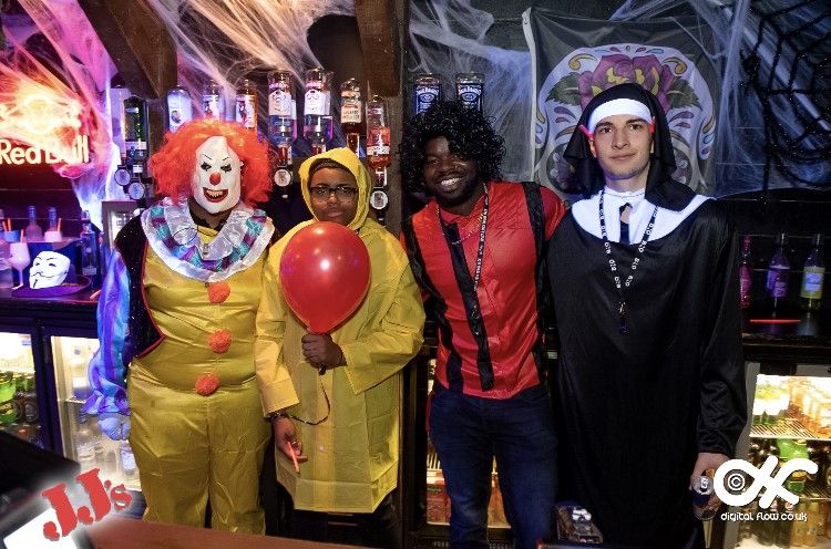 Image may contain: Clown, People, Face, Crowd, Clothing, Apparel, Balloon, Ball, Performer, Costume, Human, Person