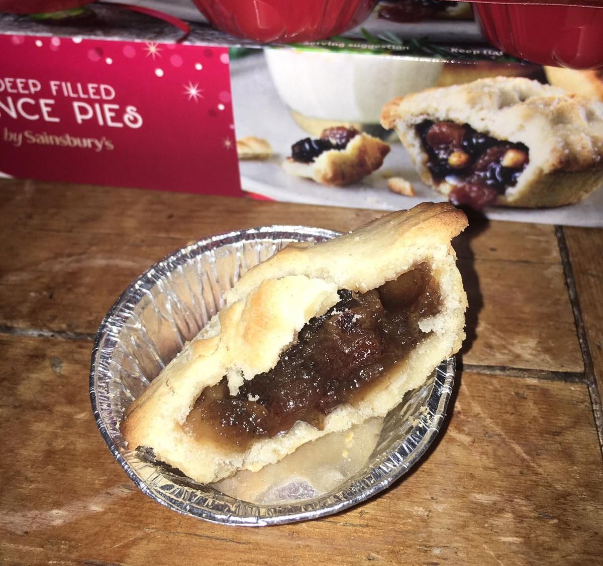 Image may contain: Pita, Cake, Dessert, Pizza, Bread, Food