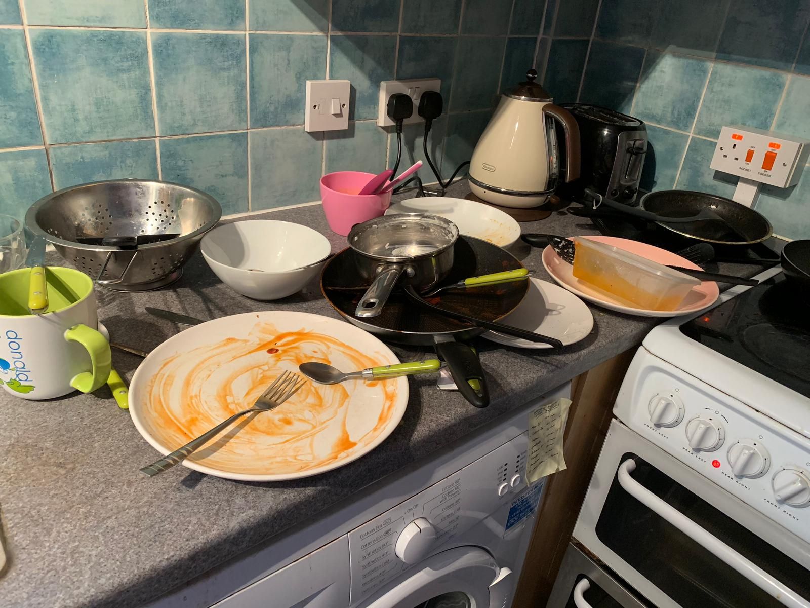 Image may contain: Shelf, Indoors, Cooktop, Bowl