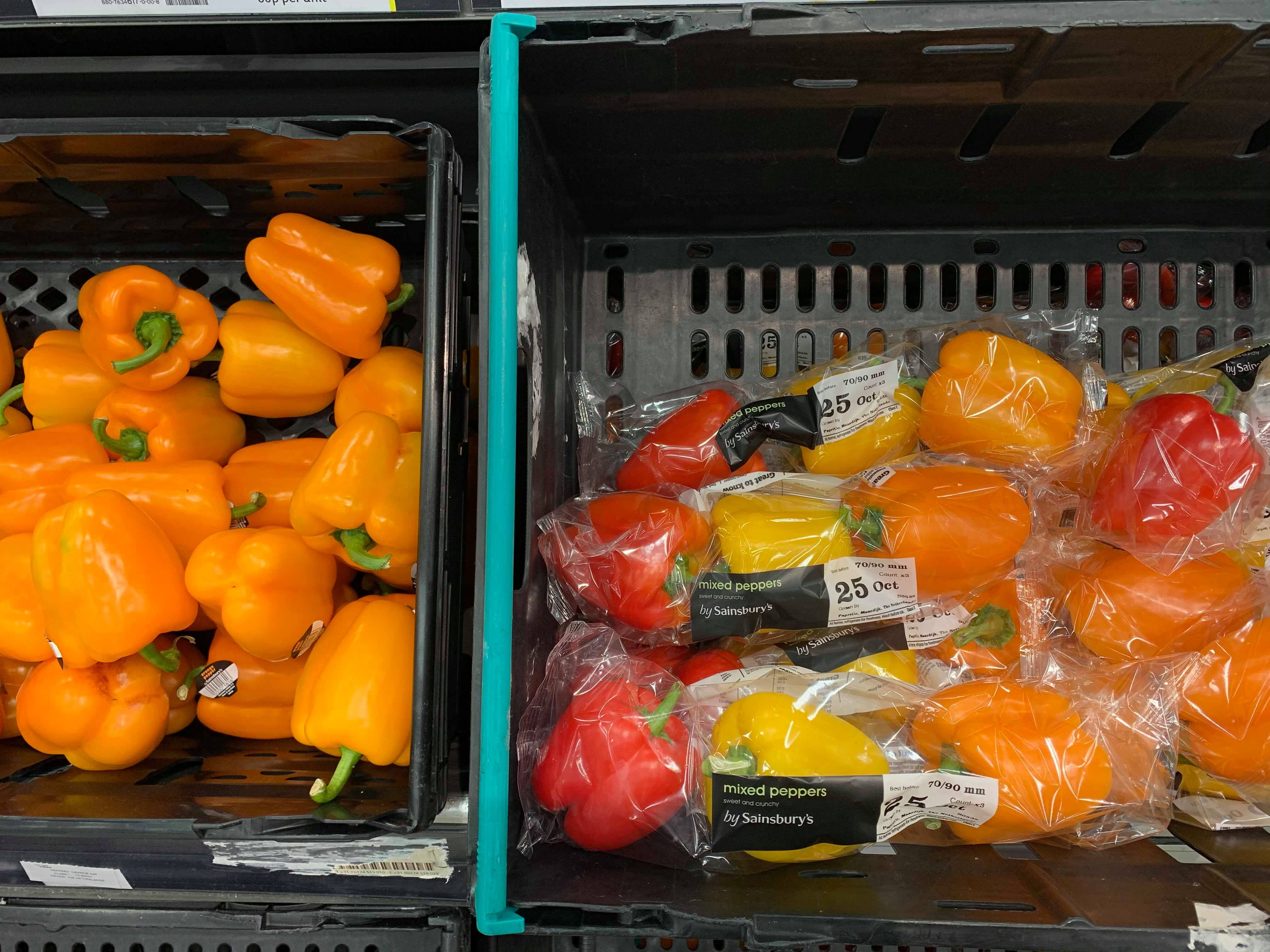 Image may contain: Bell Pepper, Food, Vegetable, Pepper, Plant