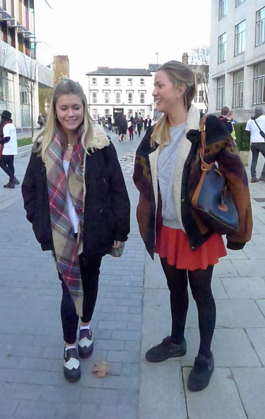 Conseuila and Doris, 2nd year Art History. The trendy two prefer not to discuss their style, but do tell us that they wear whatever makes them feel ‘free’. 