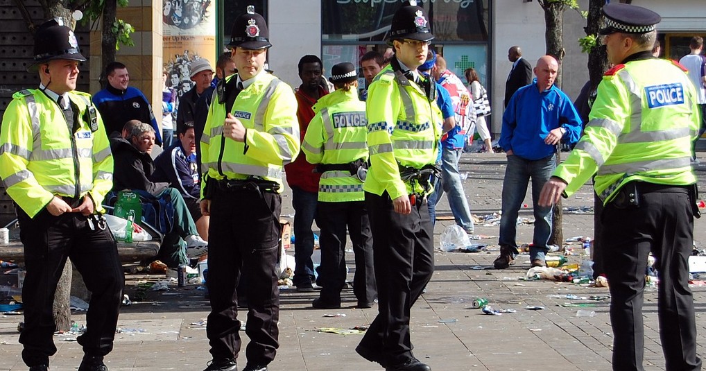 Greater_Manchester_Police_officers_in_Piccadilly_Gardens_(Manchester,_England)_2