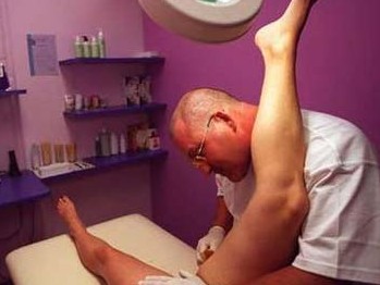 male-bikini-waxing