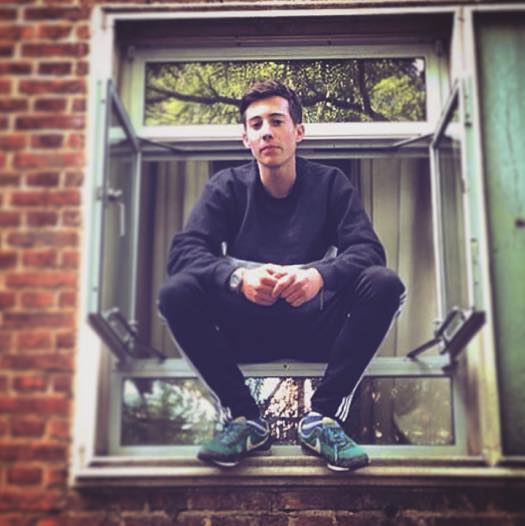 Waiting for his Juliet