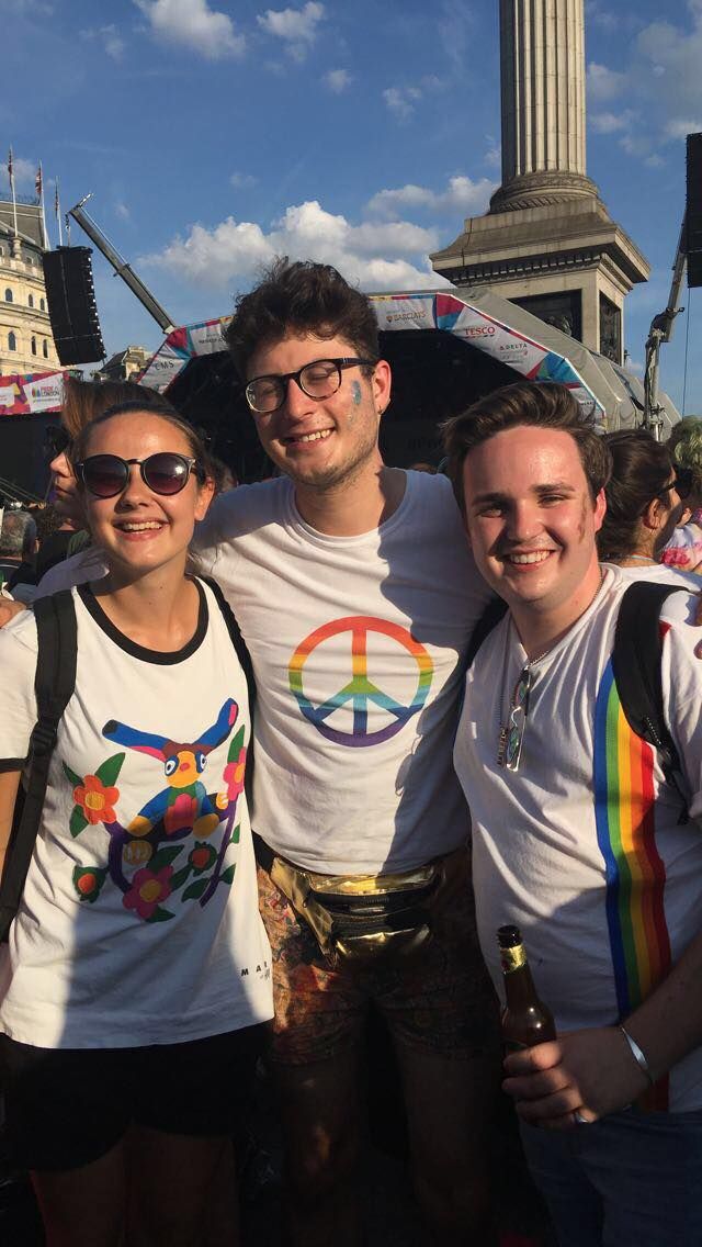 Image may contain: Photography, Photo, Portrait, People, T-Shirt, Crowd, Face, Glasses, Apparel, Clothing, Accessories, Accessory, Sunglasses, Person, Human
