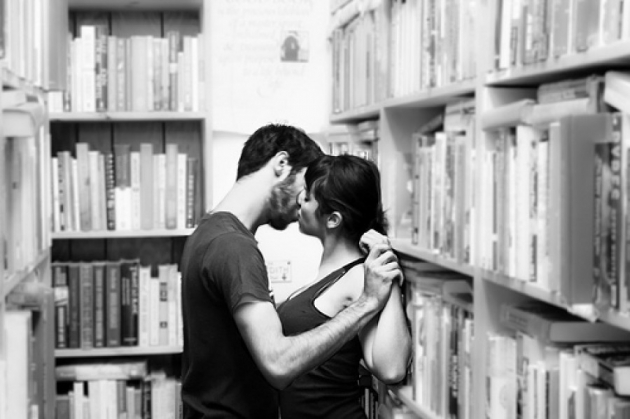 library-makeout-e1327394041244(pp_w630_h419)