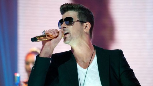 073013-shows-106-robin-thicke-11