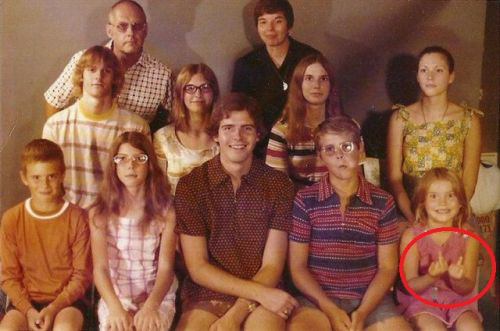 Bad-Family-Photos-Finger