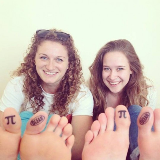 toes ocean and pi