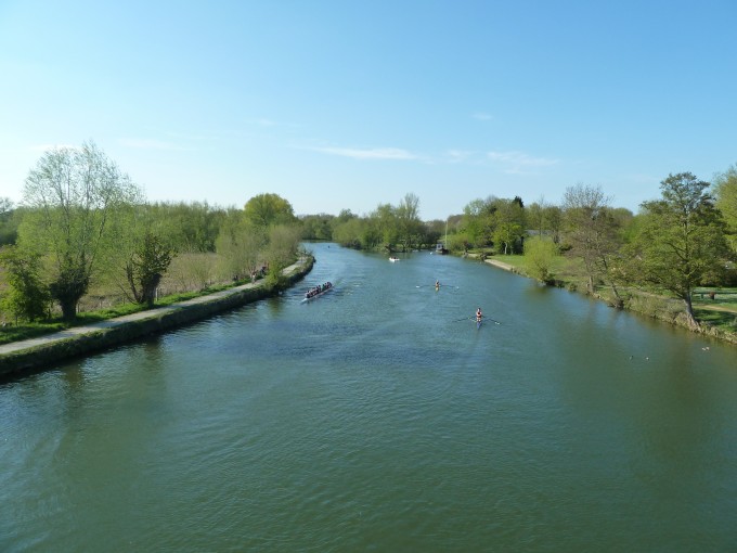 Crews heading sun-der Donnington Bridge