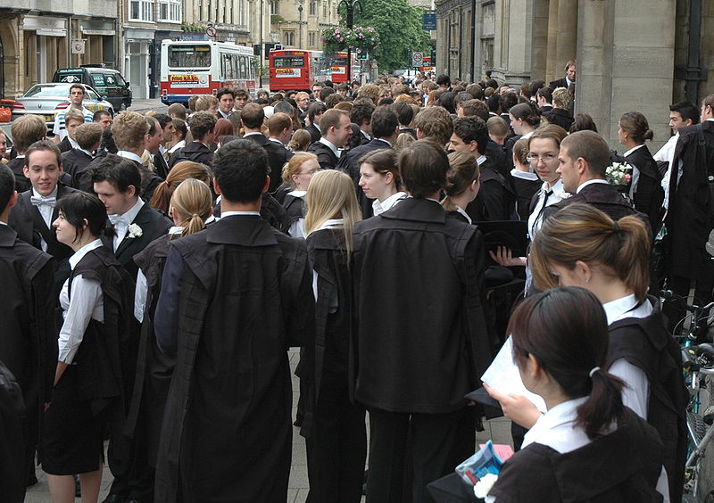 800px-Students_Oxford_University