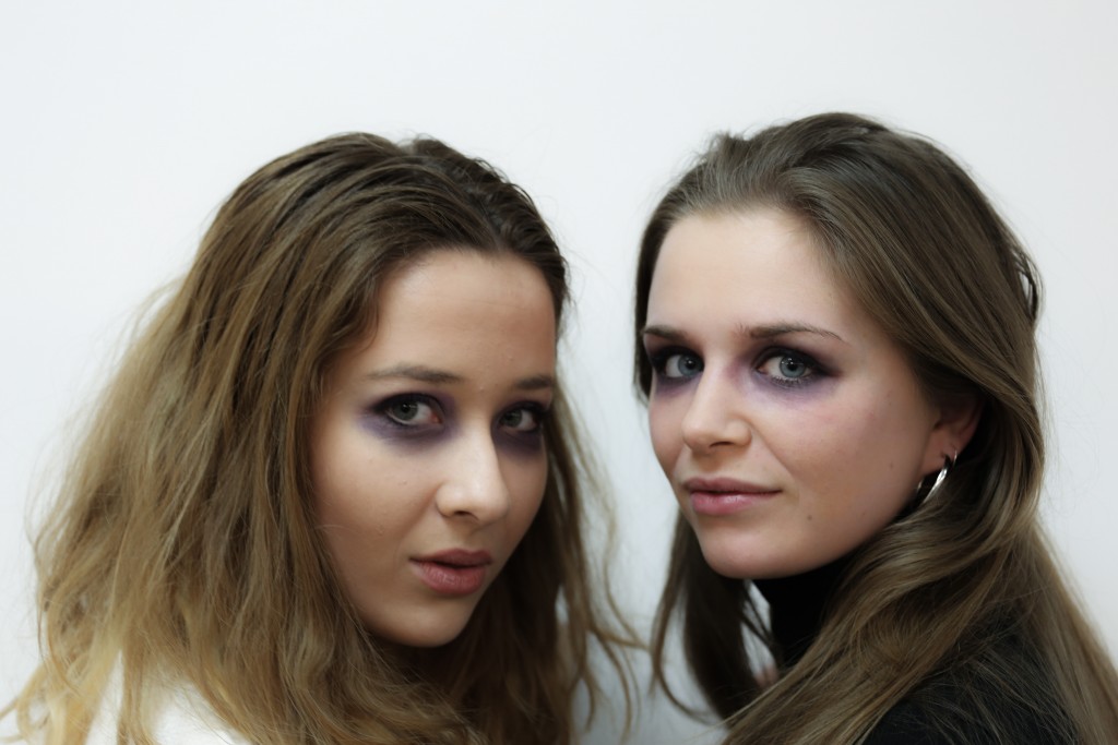 Bizzare Trends Purple Eyes