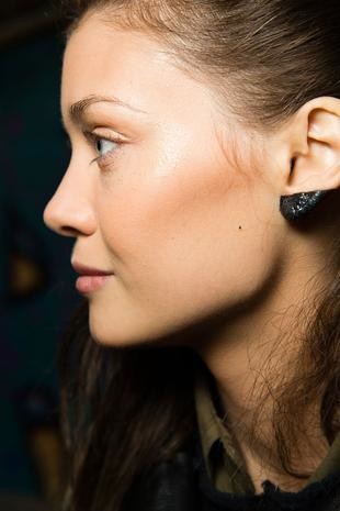 ear make up