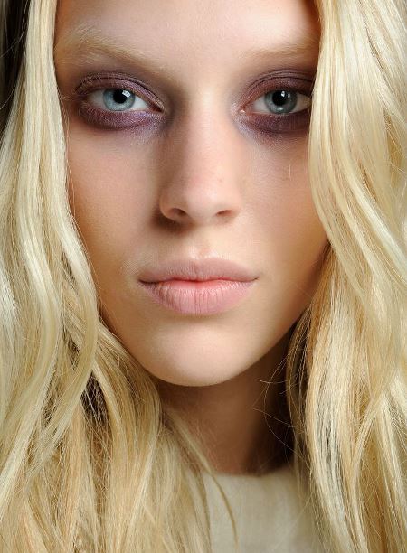 how-to-wear-trendy-purple-eyeshadow-Vera-Wang