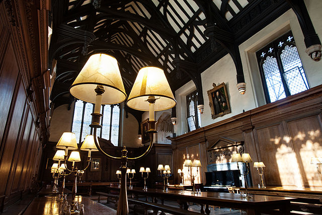 640px-Oxford_-_Corpus_Christi_College_-_0038