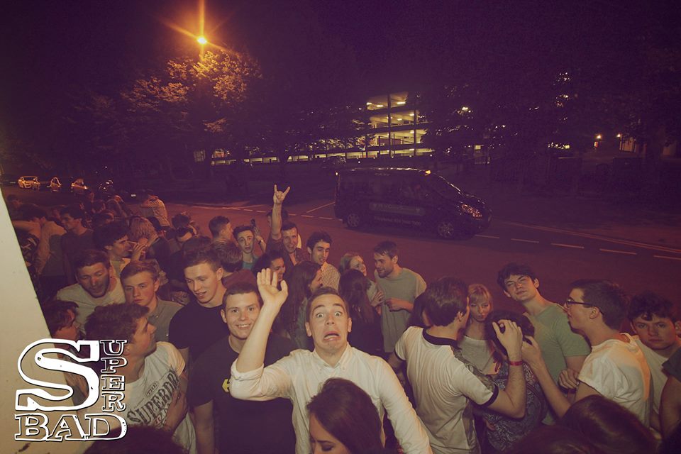 poser
