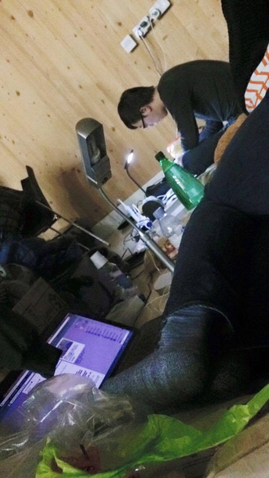 A typical Chinese who studied even when he's in a refugee camp.