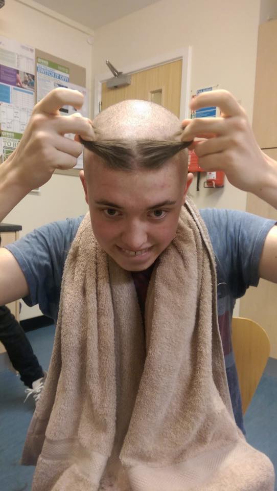 We call this the Pepper look. Due to the similarities with the 'interesting' American Horror Story character...