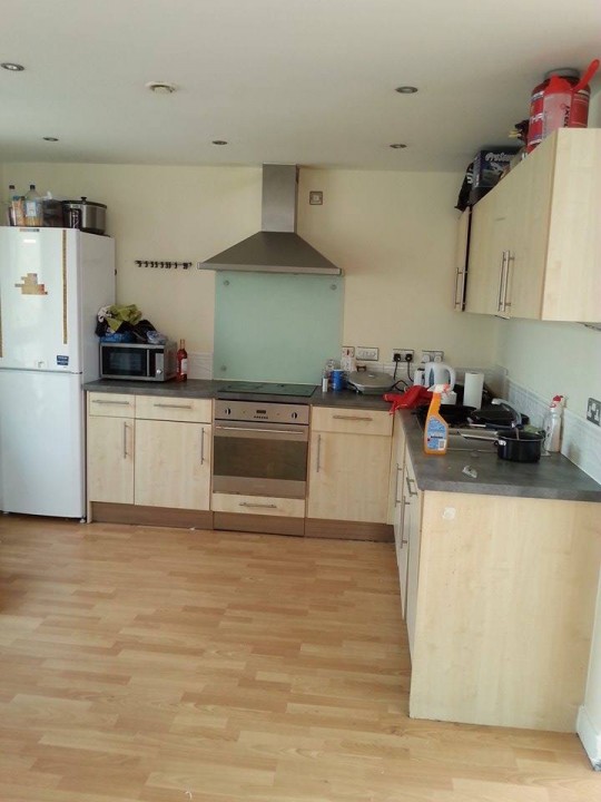 It has a kitchen