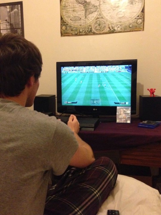 Another uni lad hitting Fifa, surprise surprise he’s in his overdraft already. 