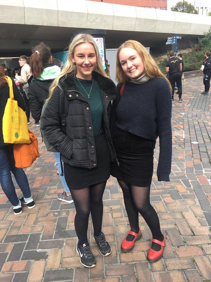 Twinning with your bestie in matching skirts. Also take notice of the matching red shoes and bag.