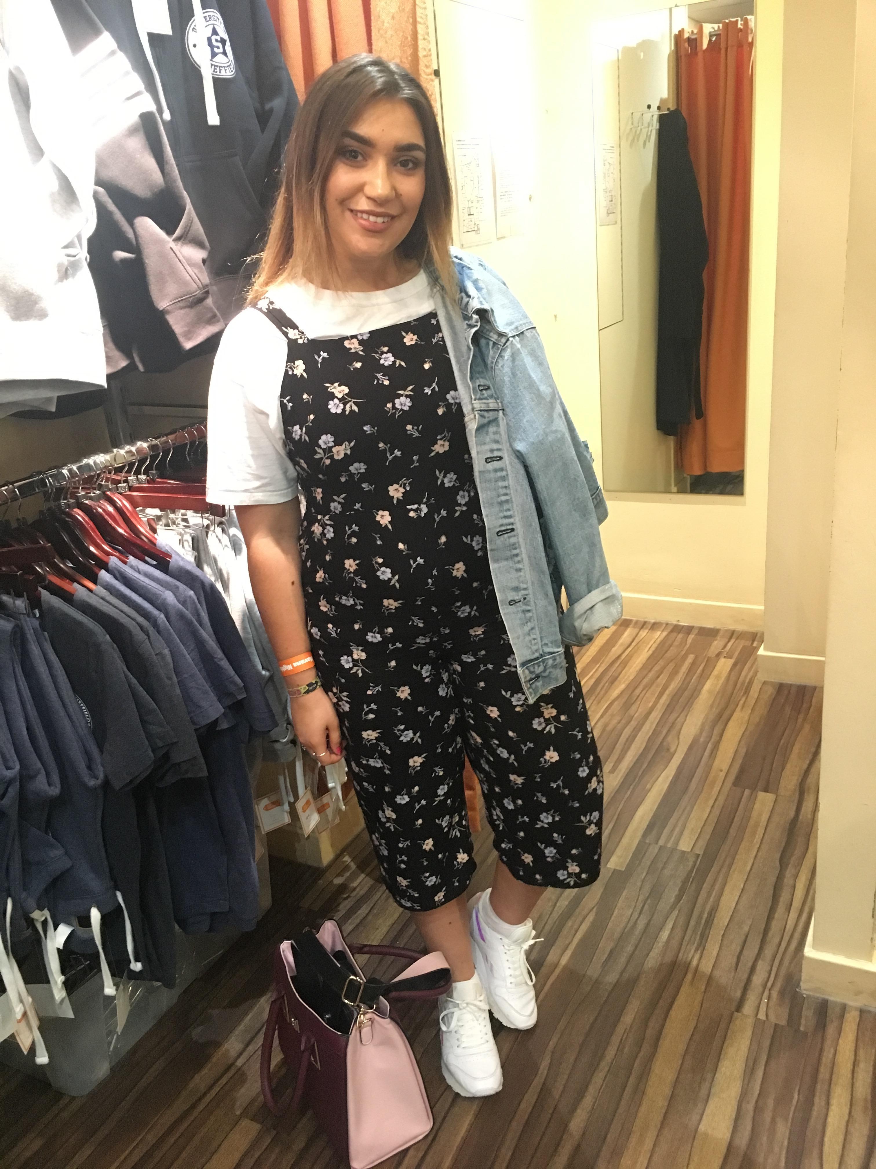 An effortless outfit all tied together by a matching pink bag with the floral print.