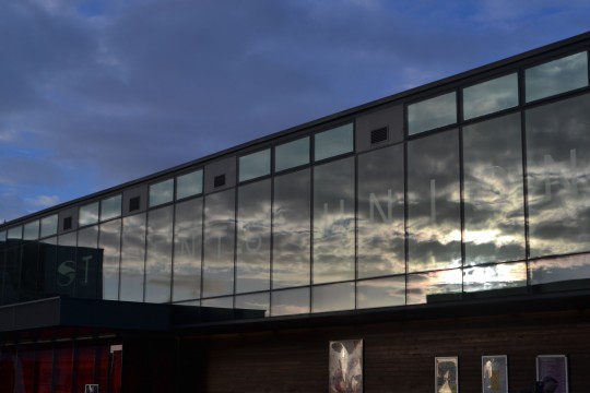 Lincoln SU with cloud reflection