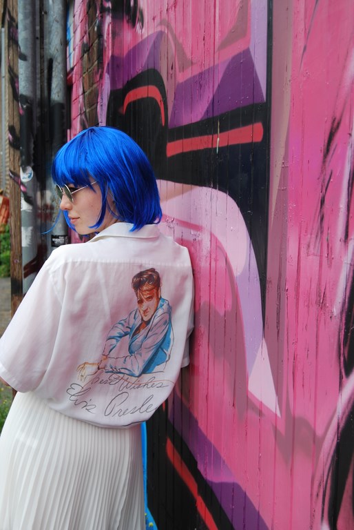 Helena wears pleated skirt: Topshop. Shirt: vintage.