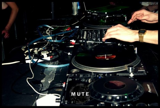 1 MUTE