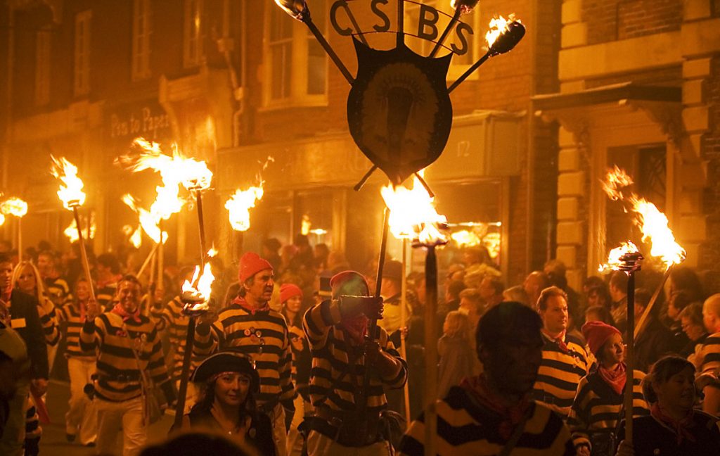 lewes_bonfire_commercial_square_bonfire_society