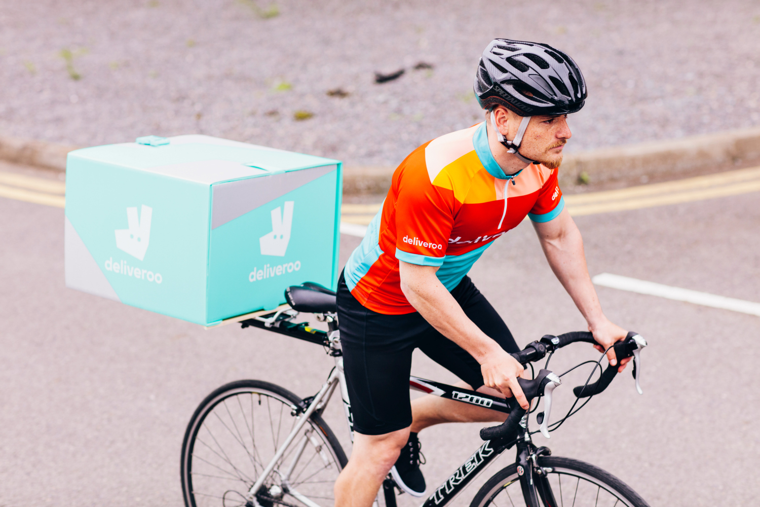 2016_deliveroo_kit_f6a7624_calverfinal