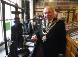 Brum Mayor checking out the pens