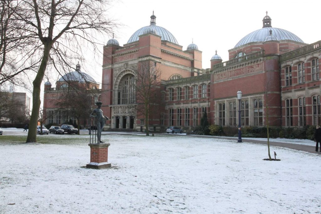 aston_webb_buildings_in_snow_the_university_of_birmingham_dec_2009__1478540331_81-135-215-23