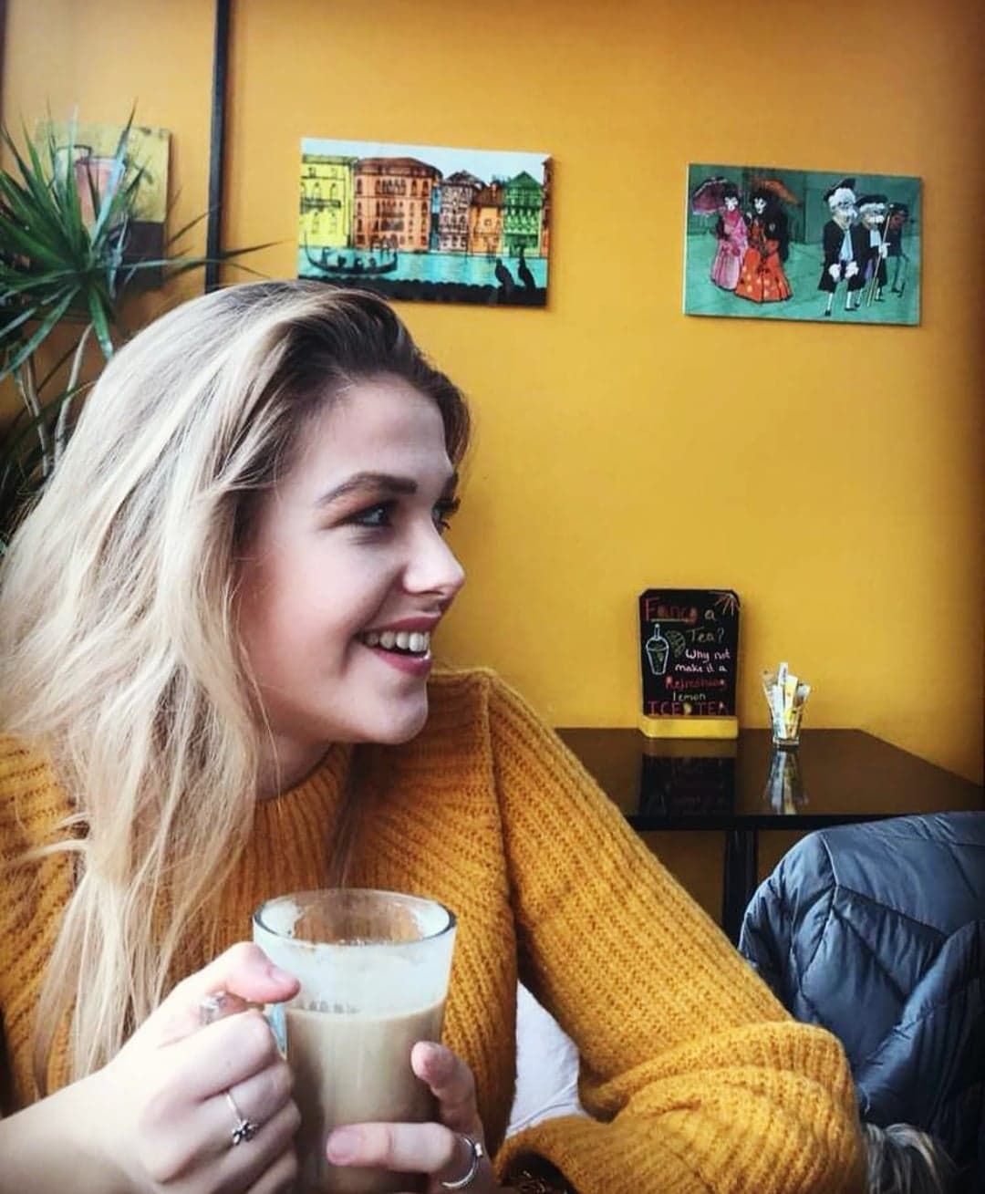 Image may contain: Plant, Photography, Photo, Portrait, Smoothie, Woman, Drinking, Female, Juice, Face, Dating, Beverage, Drink, Person, Human